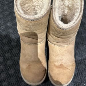 Ugg Essential Short Boot San Size 7
